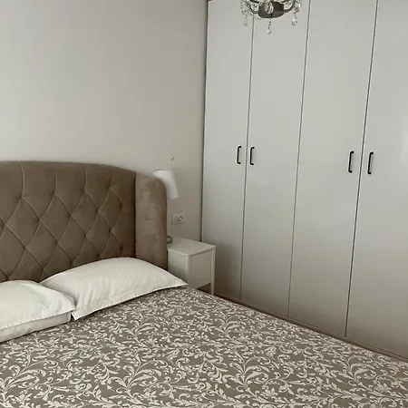 Leon Apartment